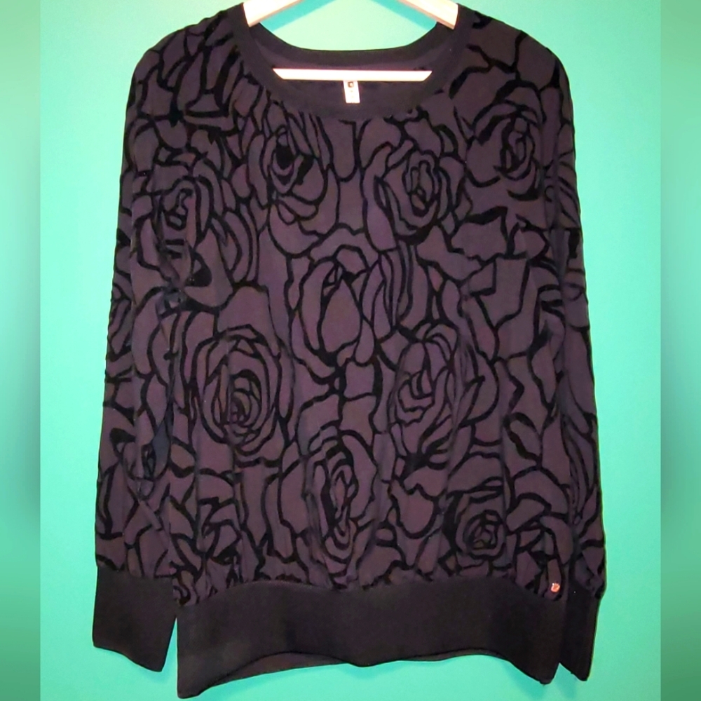 Fabletics Black Velvet Rose Design Cutout Back Top